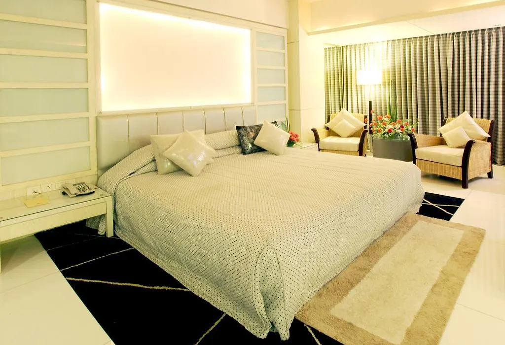 Peninsula Grand-1